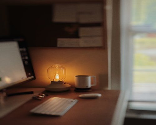 Desk lamp with warm light for eye comfort